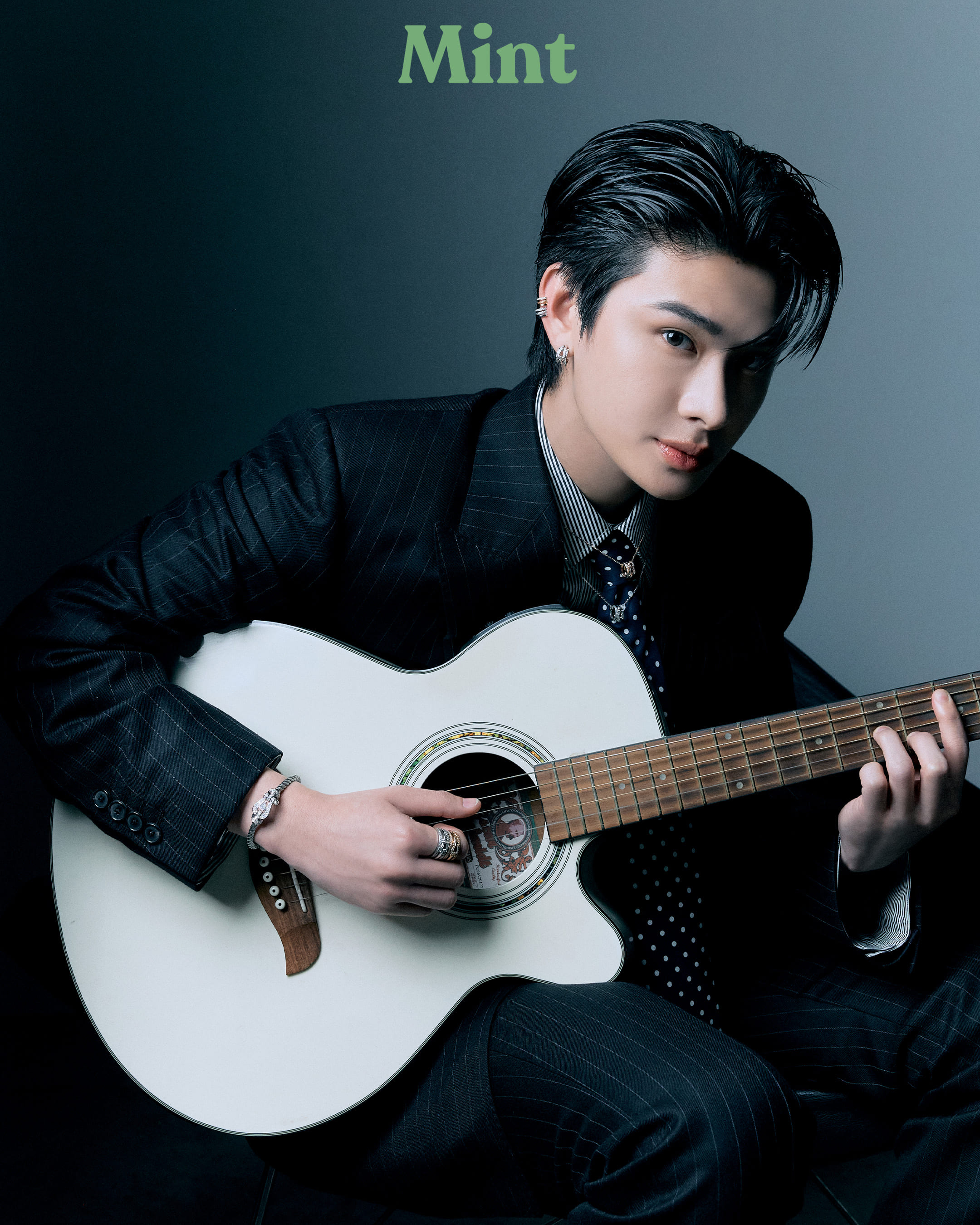 หล่อไม่หยุด! เปิดอีกภาพ 'ไทย' BUS กับแฟชั่นเซ็ตหล่อติดแกลมจาก FRED Jewelry ใน Mint Vol.30 ฉบับใหม่